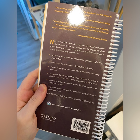 The Canadian Writers Handbook, second essentials edition - Picture 2 of 2